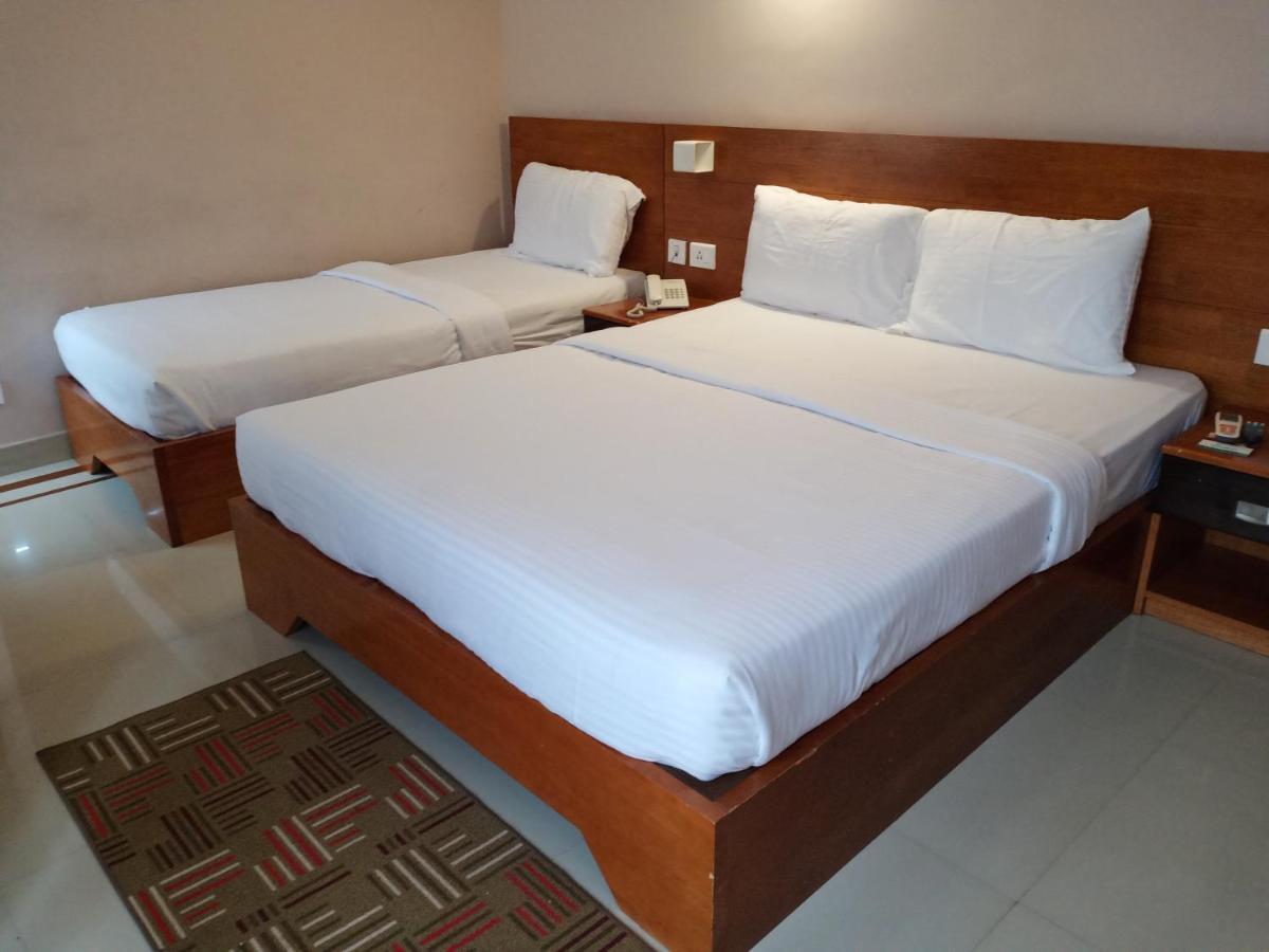 Devanganam Residency Otel Guruvāyūr Dış mekan fotoğraf